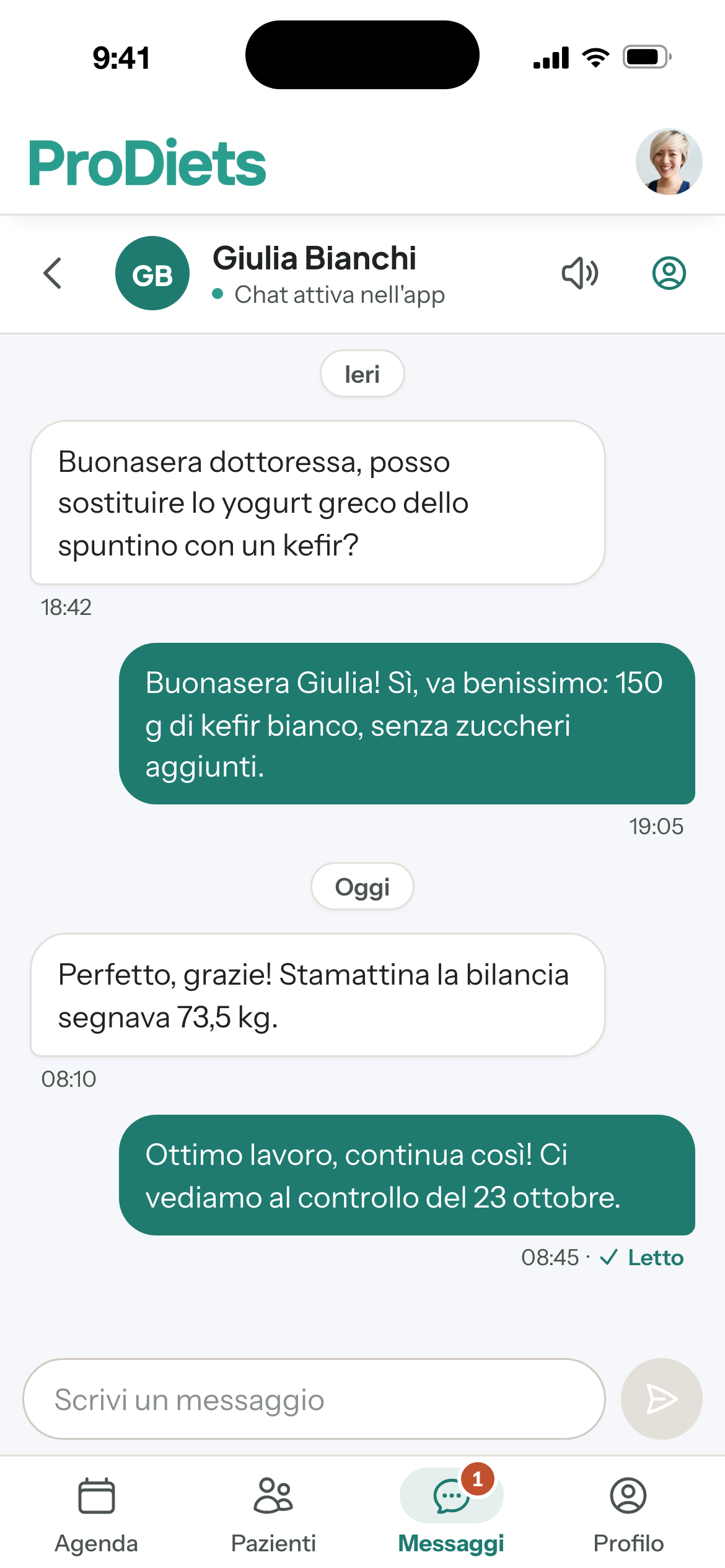 App ProDiets del nutrizionista, conversazione con una paziente: messaggi a fumetto divisi per giorno e Letto sotto l'ultima risposta