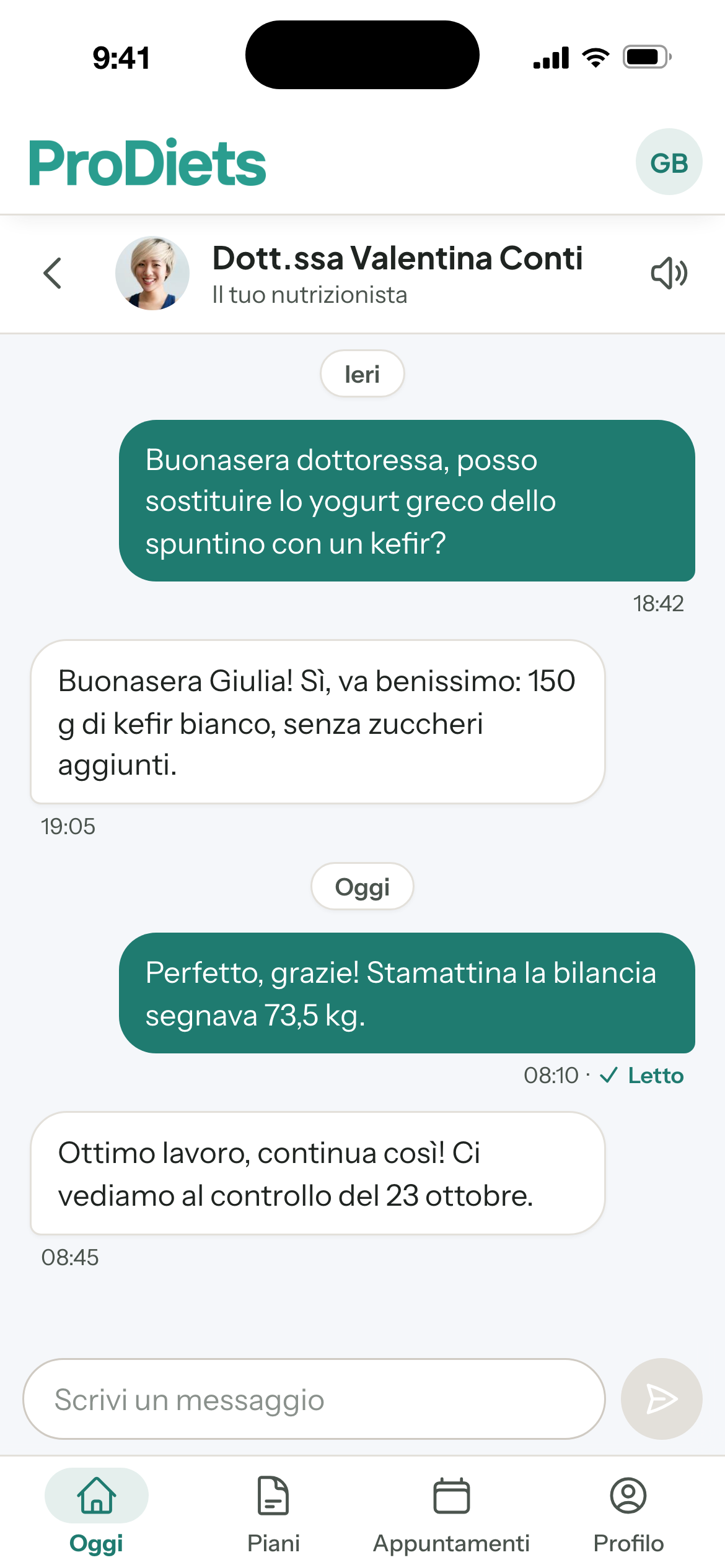 App ProDiets del paziente, chat con la nutrizionista: messaggi a fumetto divisi per giorno e Letto sotto l'ultimo messaggio della paziente
