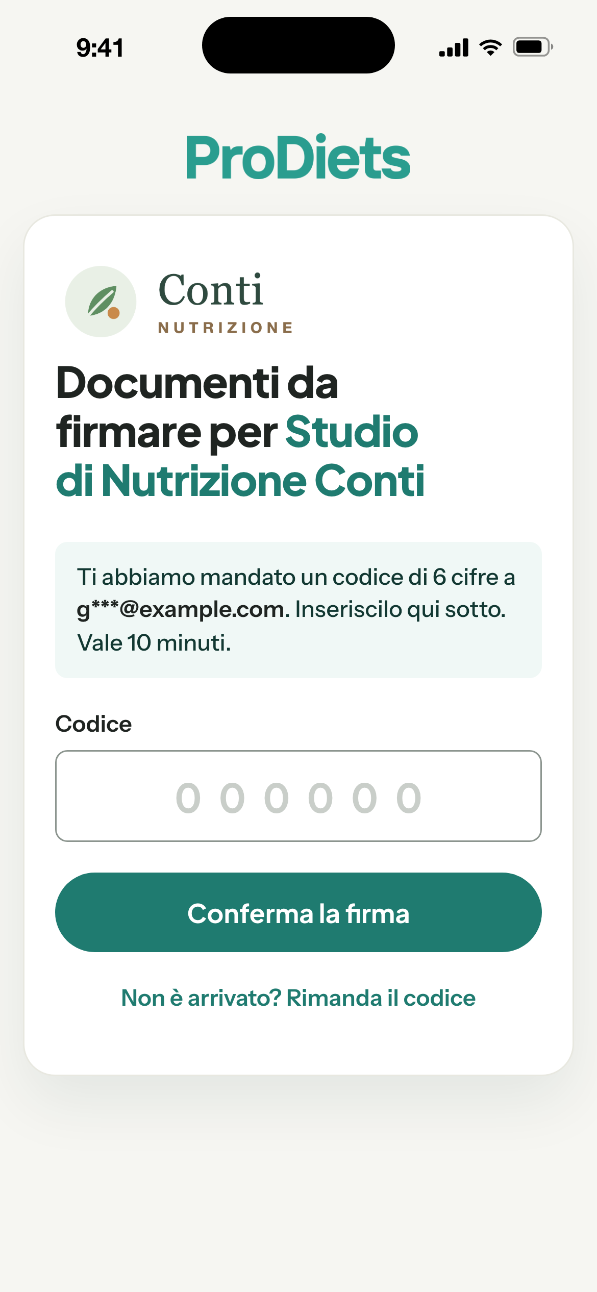 Pagina di firma sul telefono del paziente, passo del codice: l'avviso che il codice di 6 cifre è stato mandato al suo indirizzo email e vale 10 minuti, il campo Codice, il pulsante Conferma la firma e il link per farlo rimandare